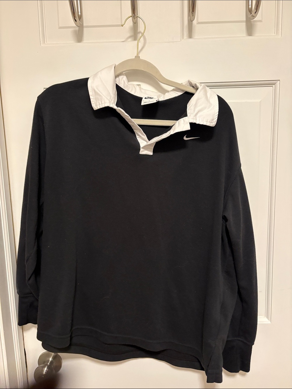 Nike Women’s Black Crewneck Sweatshirt with White Contrast Collar